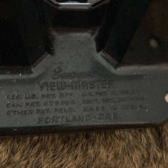 VIEW-MASTER Antique 1950’s Stereoscope with Alice in Wonderland Reel - Picture 10 of 17